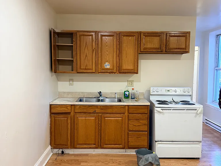 136 E Franklin St — Photo 6