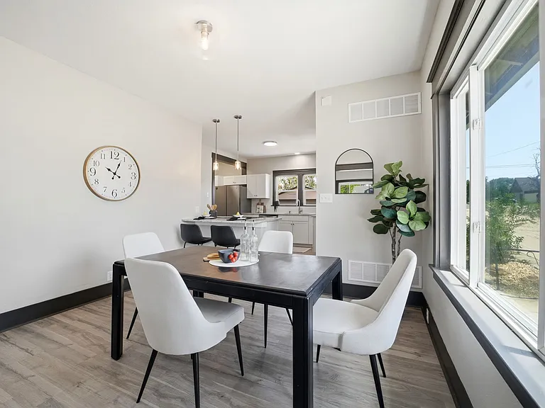330 Jefferson St — Photo 13