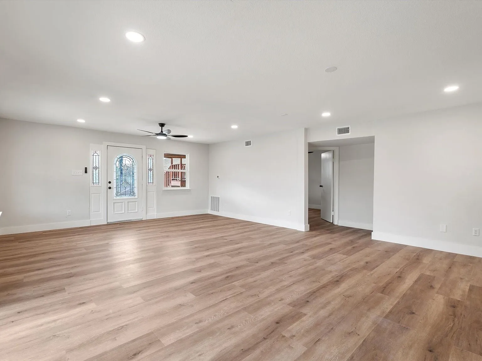 4 bed, 3.0 bath, 1728 sqft, $2,300 — Photo 2