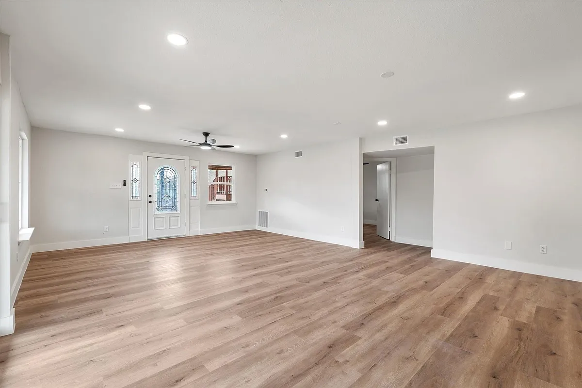 Building Photo - 7104 Dallas St #1
