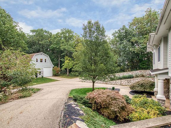5th image of 5474 Chauncey Dr NE