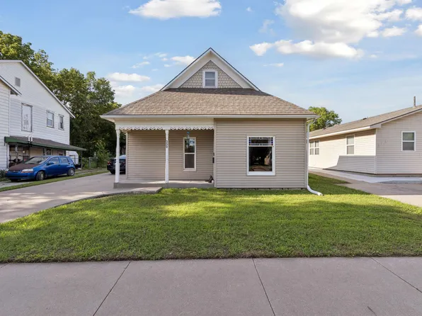 330 E Main St, Augusta, KS 67010