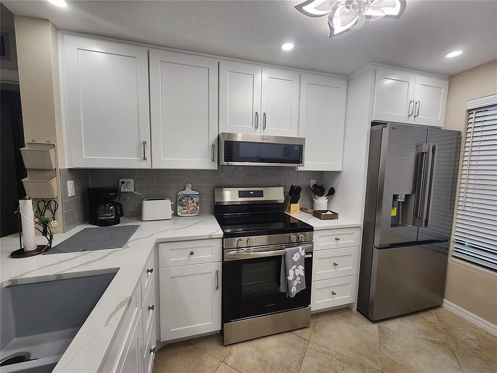 2 bed, 2.0 bath, 890 sqft, $5,800 — Photo 4
