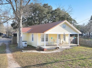 934 Village Rd NE, Leland, NC 28451