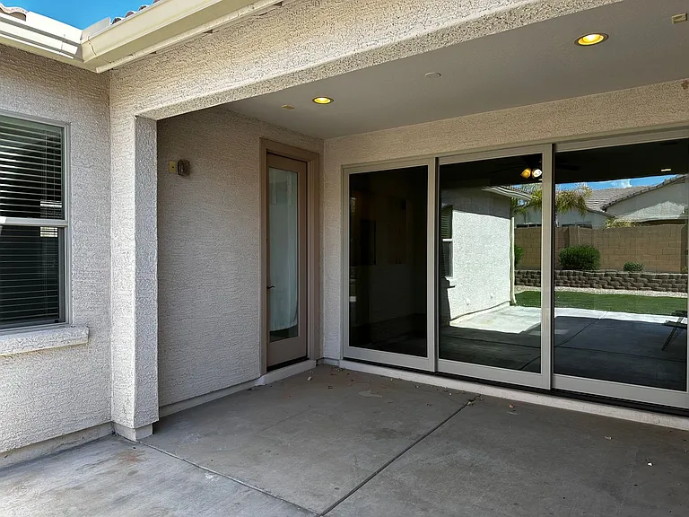 18618 W Mountain View Rd — Photo 30