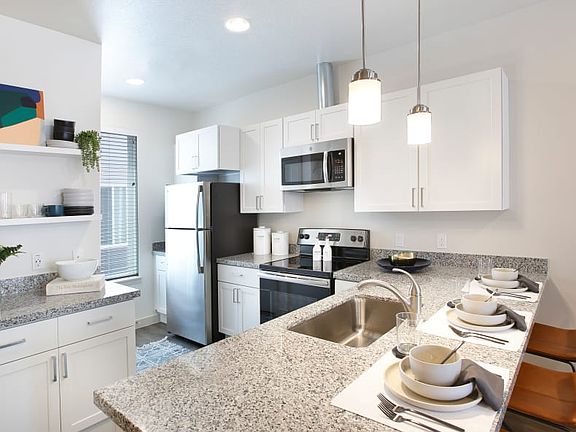 5th image of 99 E Central Pointe Pl #14-23