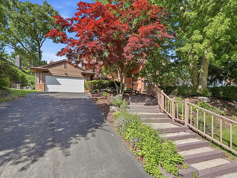 4677 Rolling Ridge Rd — Photo 3