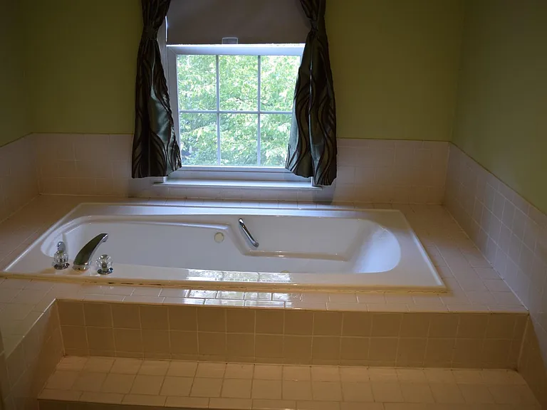 Master Bath room -Jacuzzi