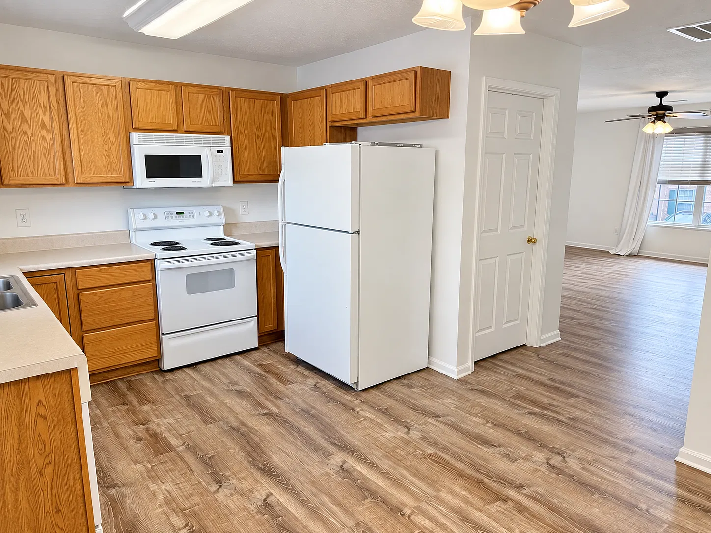 2 bed, 1000 sqft, $1,650 — Photo 3