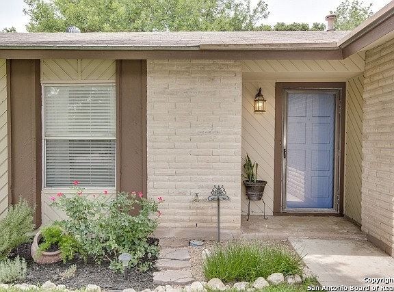 3rd image of 3915 Briarcrest Dr
