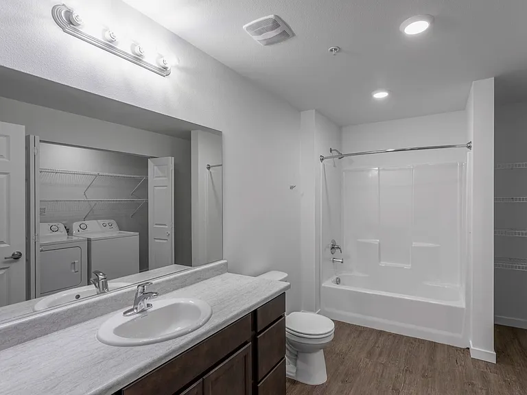 Perrine Court Apartments — Photo 40