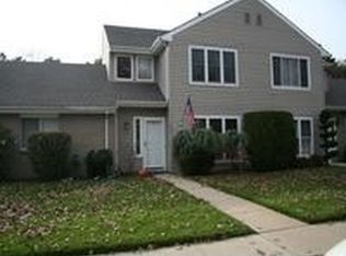 136 Dari Dr, Holbrook, NY 11741
