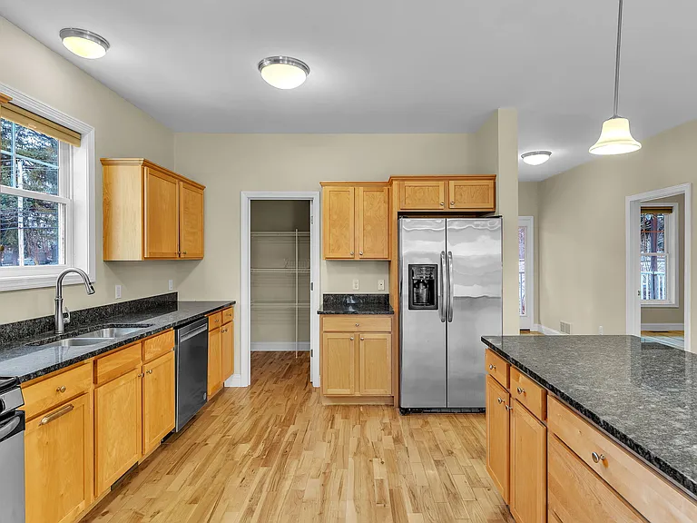 366 Colchester Ave — Photo 17