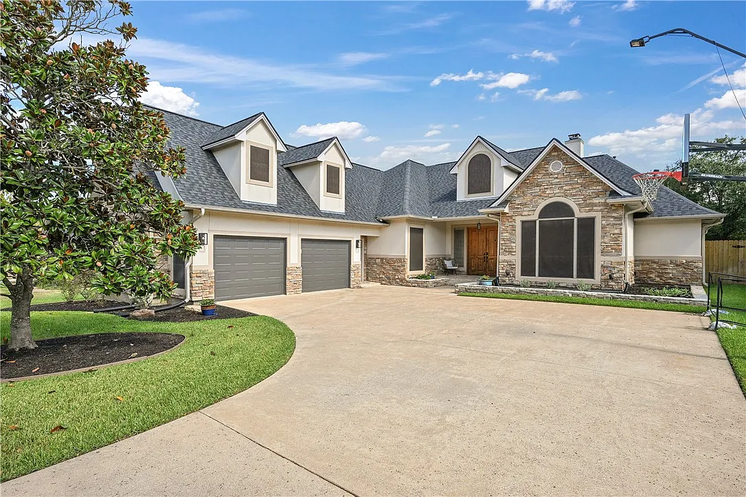 5 bed, 3.0 bath, 3201 sqft, $3,850 — Photo 1