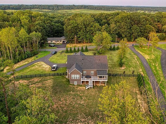 4th image of 967 Mountain View Rd