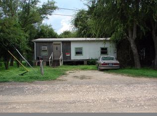 411 E Daniel St, Uvalde, TX 78801