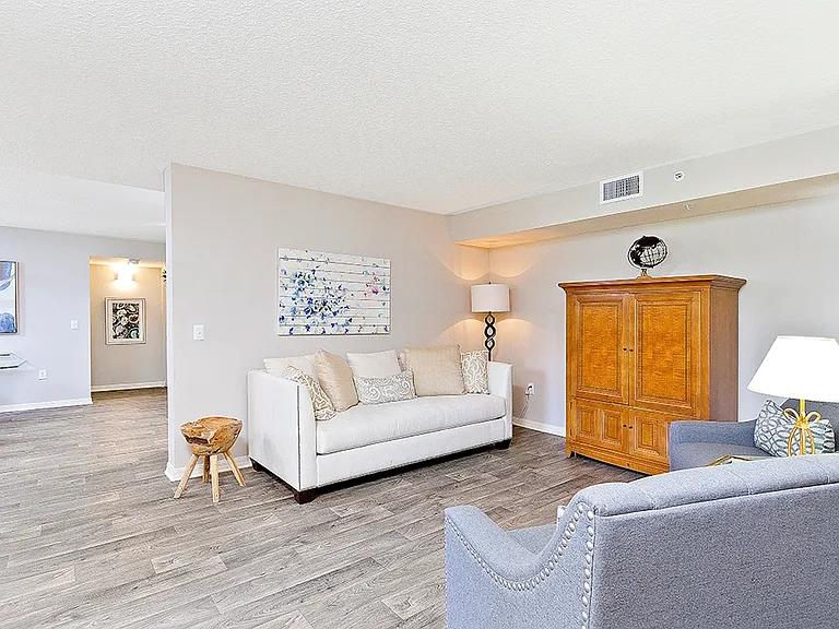 Sanctuary Cove Apartments — Photo 7