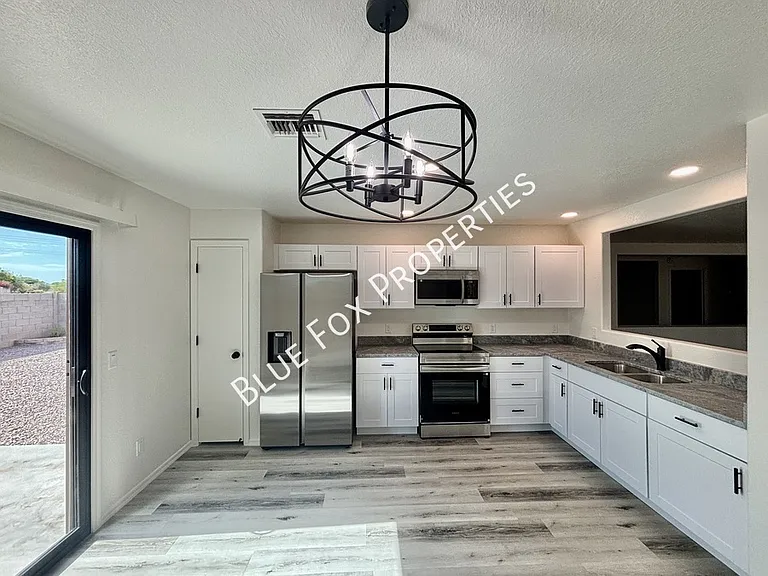 5369 S Waterloo Ln — Photo 6