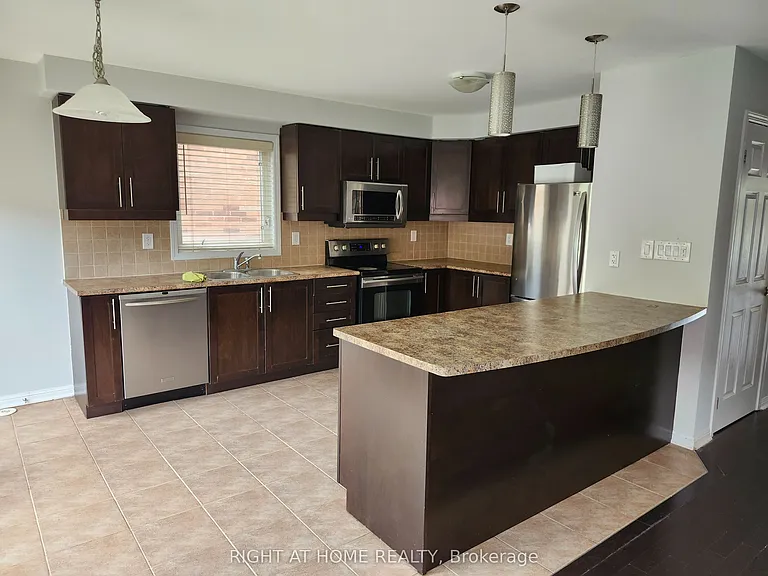 786 Bolingbroke Dr — Photo 10