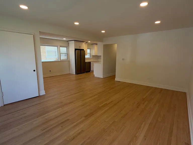 2706 N Melvina Ave #2 — Photo 3