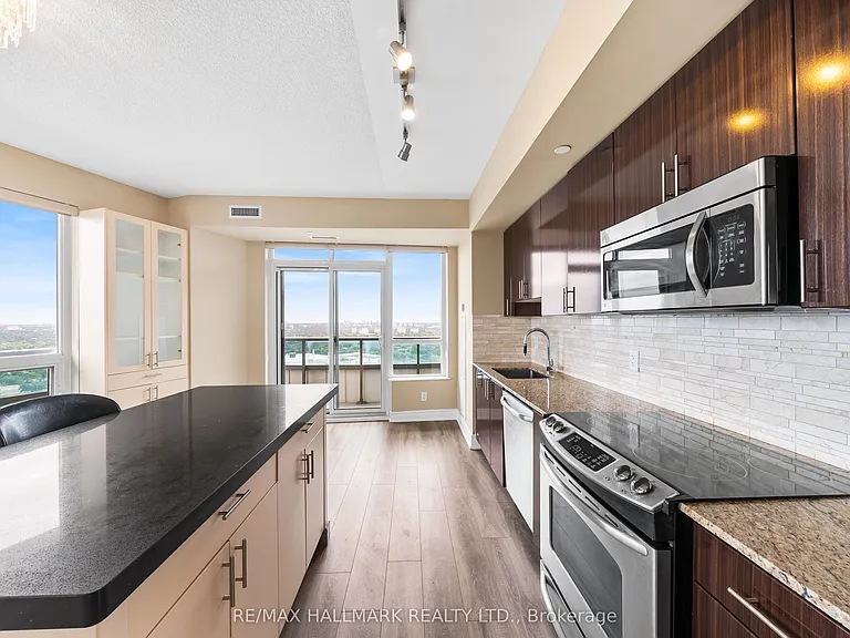 7171 Yonge St #Penthouse 301 — Photo 9