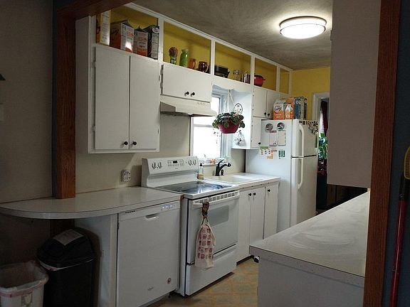 4th image of 1425 Douglas Ave