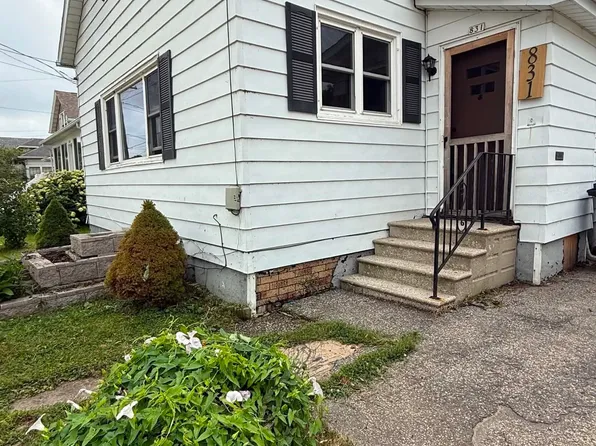 831 Winnebago Ave, Oshkosh, WI 54901
