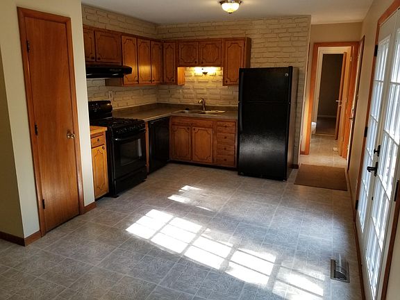 3rd image of 788 Sunset Dr