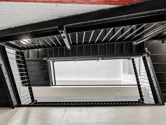 3rd image of 315 2nd St #200