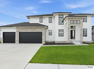 21113 Ellison Ave, Elkhorn, NE 68022