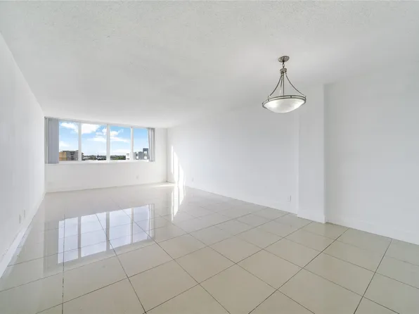 9001 SW 77th Ave APT C803, Miami, FL 33156