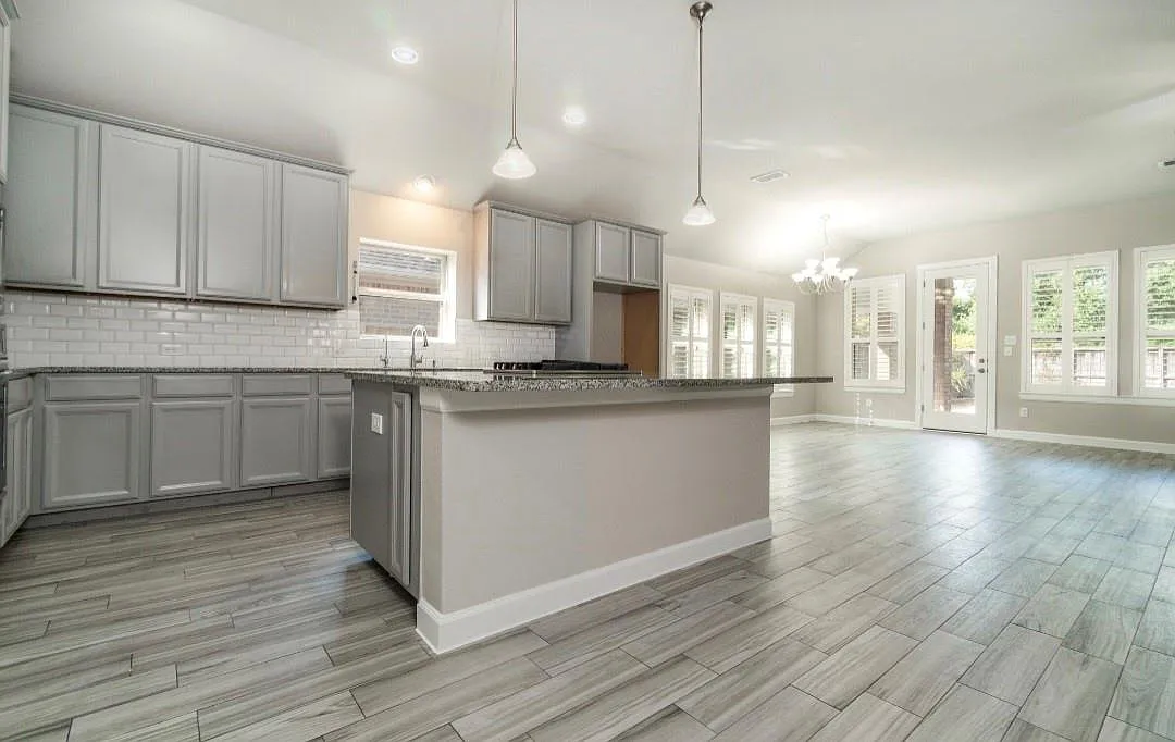 3 bed, 2.0 bath, 2204 sqft, $3,100 — Photo 4