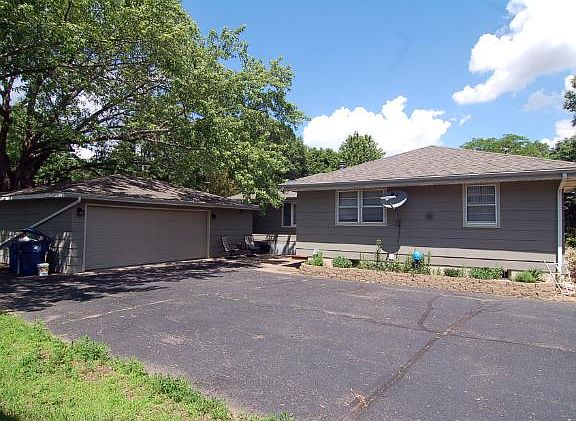 3rd image of 6674 Fridley St NE
