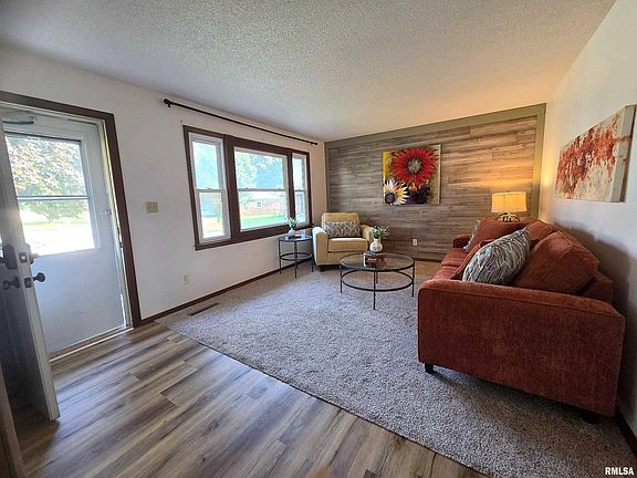 3rd image of 2835 W Bluff Ct