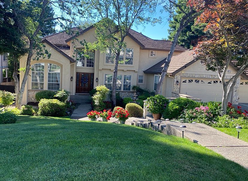 2nd image of 152 Carmody Cir