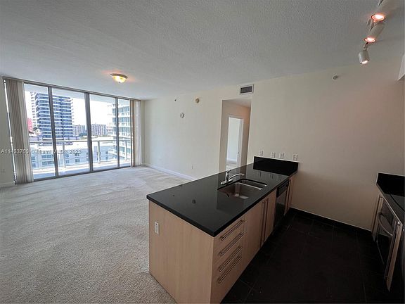 2nd image of 1111 SW 1st Ave #2118