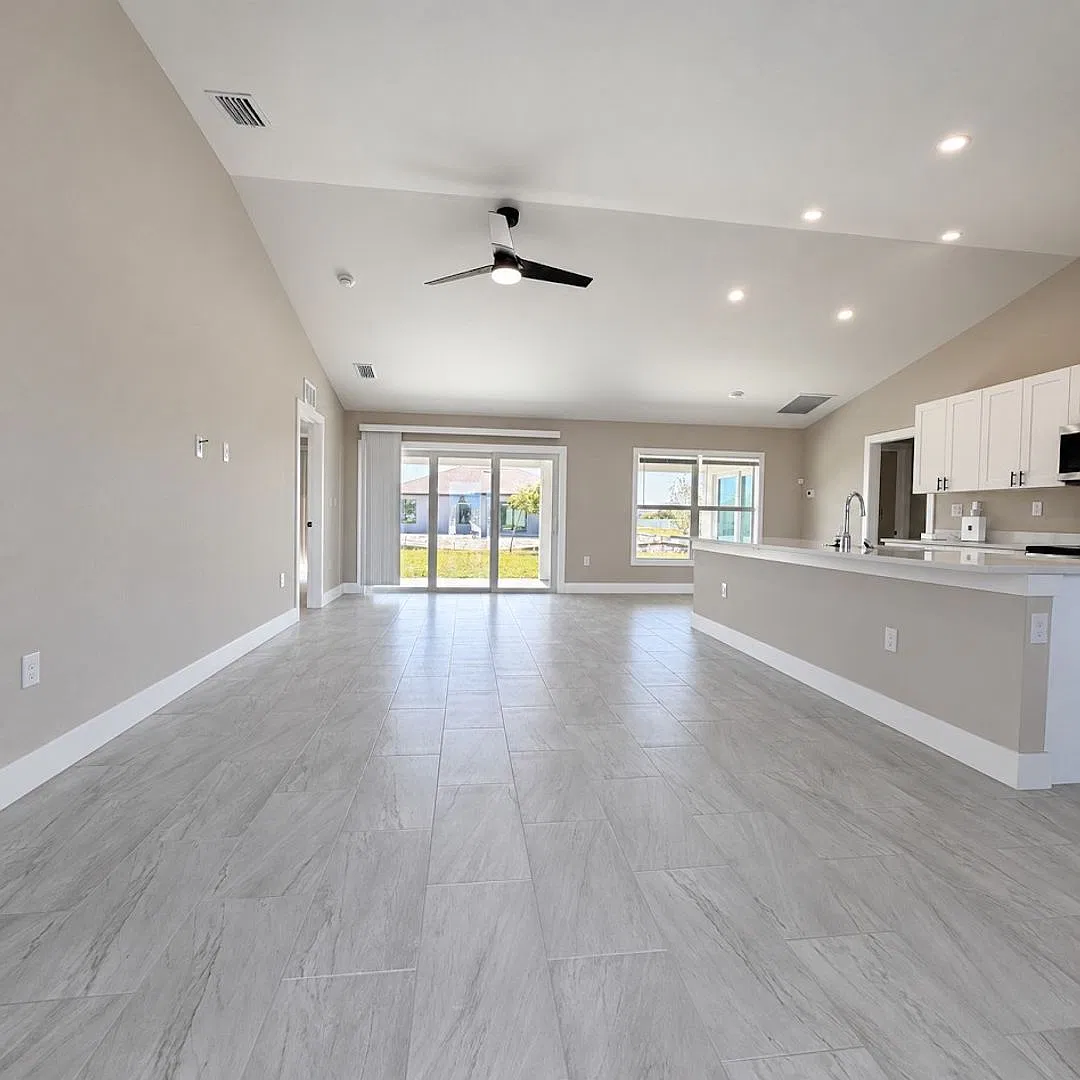 Brand-New Luxury 4-Bedroom Home Private Mother-in-Law Suite & Modern Upgrades! — Photo 2