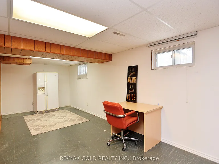 70 Greystone Cres — Photo 22