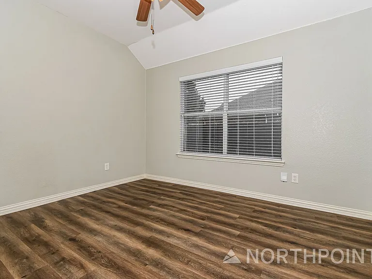 1204 Lost Valley Dr — Photo 13