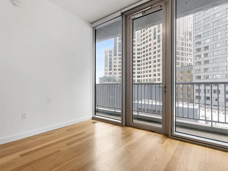 430 Albee Sq #4E — Photo 1