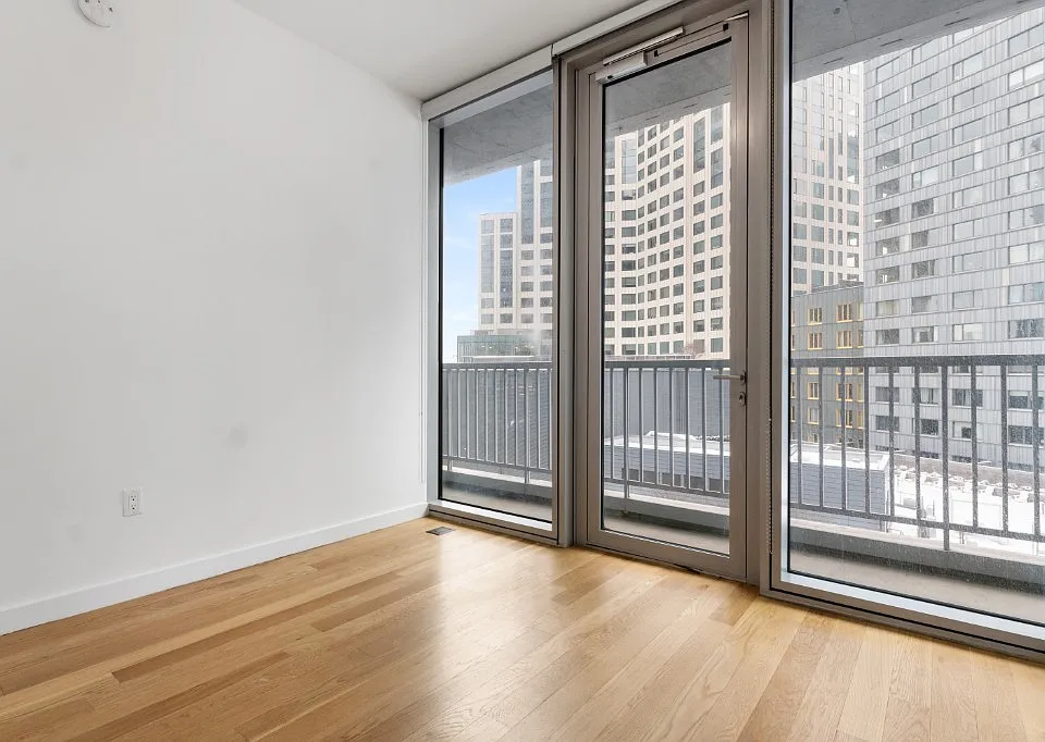 430 Albee Sq #5E