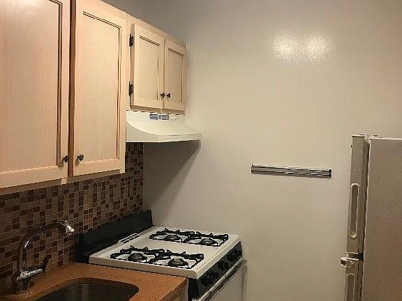 3rd image of 133 W 117th St APT 2