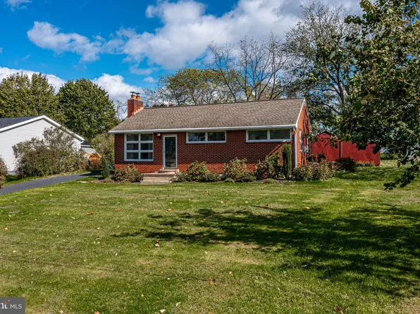 887 Shawnee Dr, Harrisburg, PA 17112