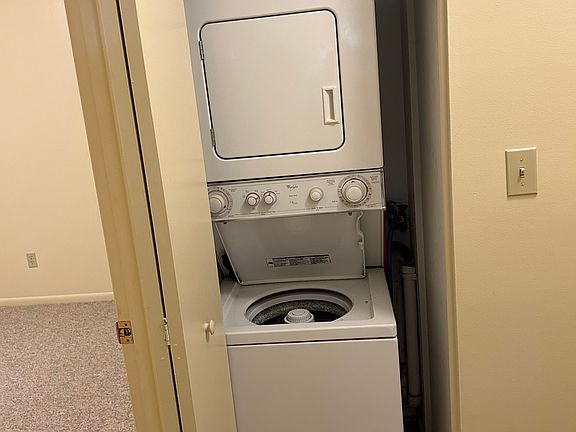 5th image of 2413 Island Dr APT A