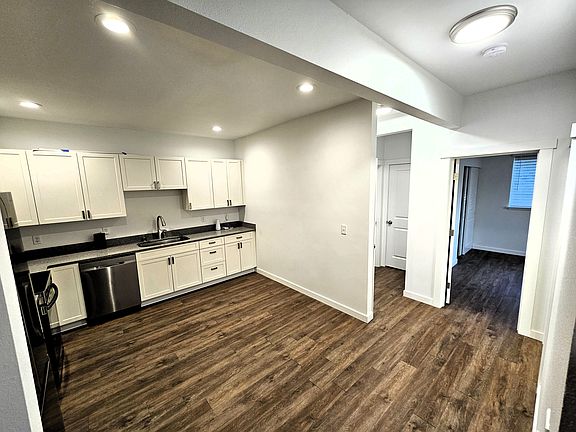 5th image of 516 Wells Ave S APT C