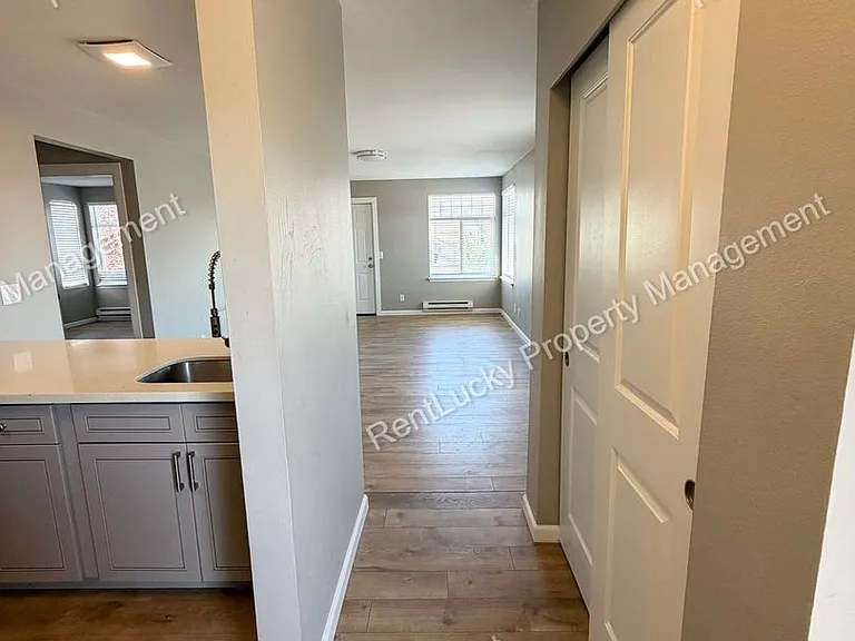 3315 Claremont Ave S — Photo 15