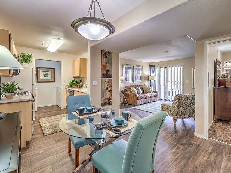 1290 W Horizon Ridge Pkwy — Photo 21