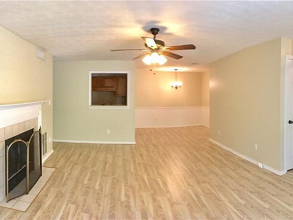 4th image of 204 Berkeley Woods Dr