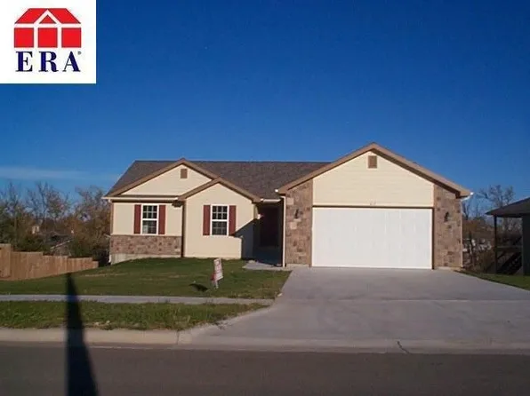 613 Tallgrass Dr, Junction City, KS 66441