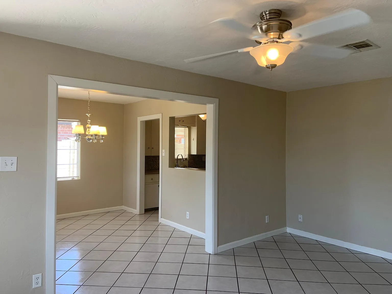 3 bed, 1250 sqft, $1,999 — Photo 4